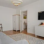 Apartamento De Lux Moghioros Park *