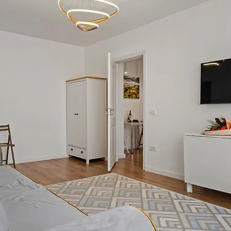 Appartement De Lux Moghioros Park *