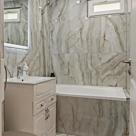 De Lux Moghioros Park Bukarest