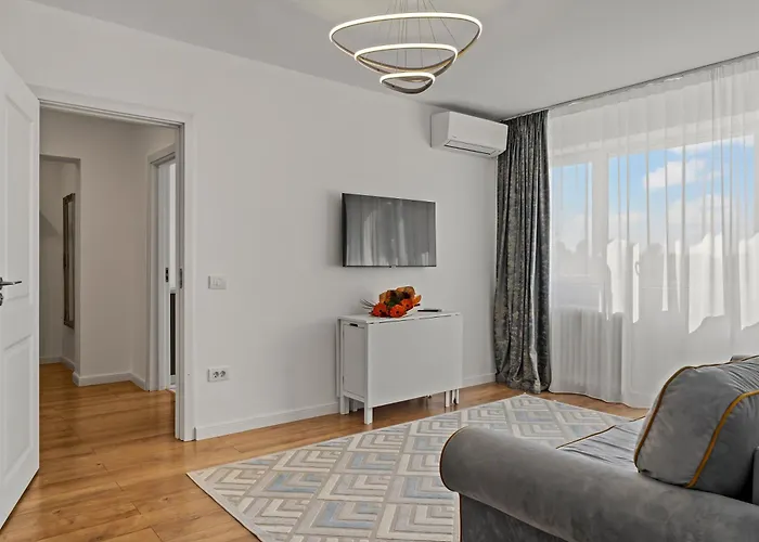 De Lux Moghioros Park *