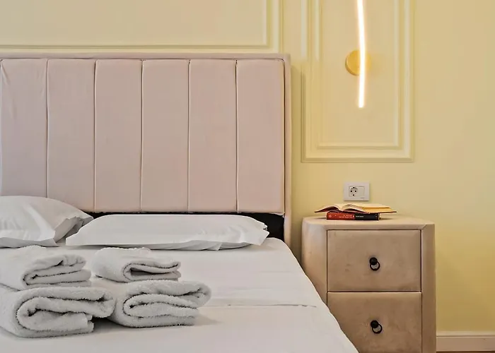 De Lux Moghioros Park Apartament *