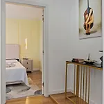 Apartman De Lux Moghioros Park Bukarest