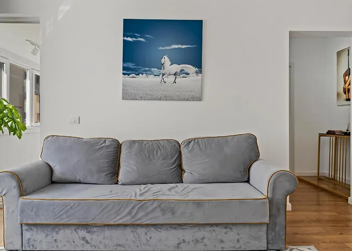 De Lux Moghioros Park Бухарест